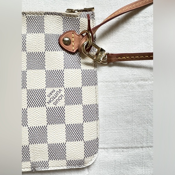 👜Authentic Louis Vuitton Monogram Canvas Wristlet👜 - Picture 3 of 12